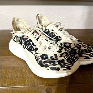 New without box APL rare leopard sneakers